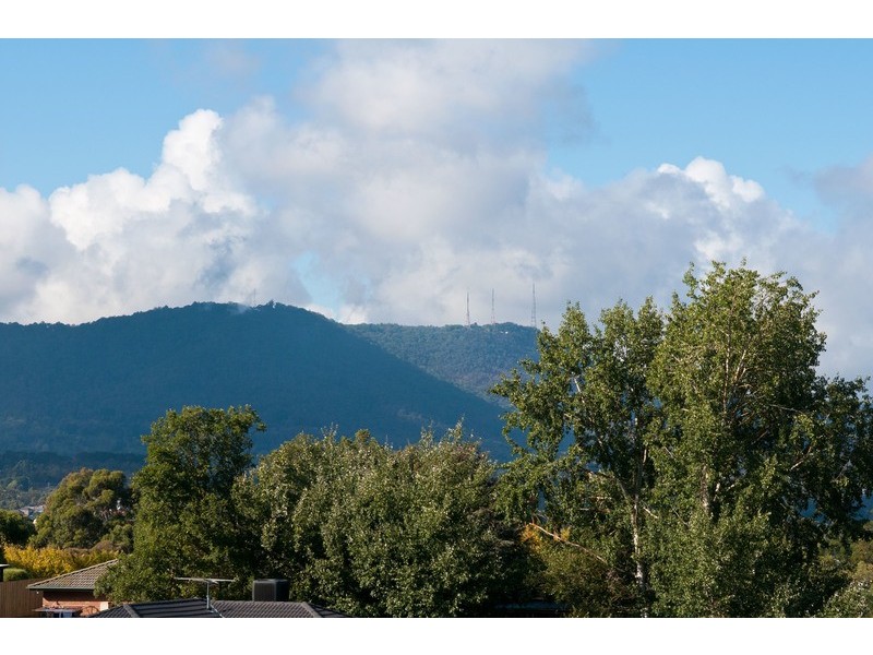 12 Huntly Avenue, Mooroolbark VIC 3138