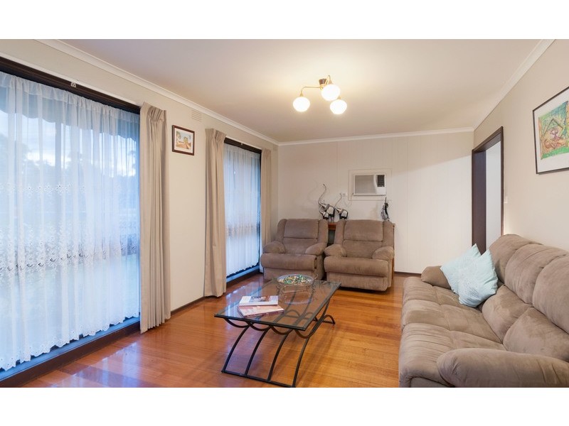 77 Greenslopes Drive, Mooroolbark VIC 3138