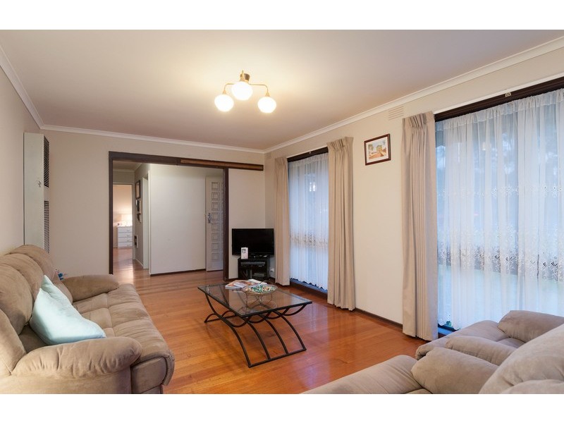 77 Greenslopes Drive, Mooroolbark VIC 3138