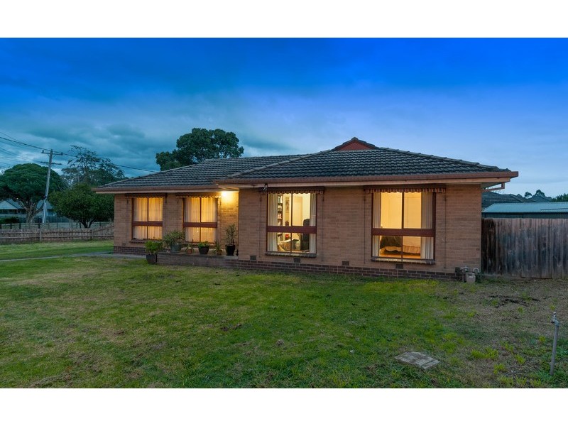 77 Greenslopes Drive, Mooroolbark VIC 3138