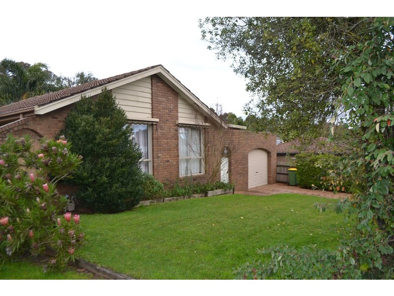 11 Quest Court, Mooroolbark VIC 3138