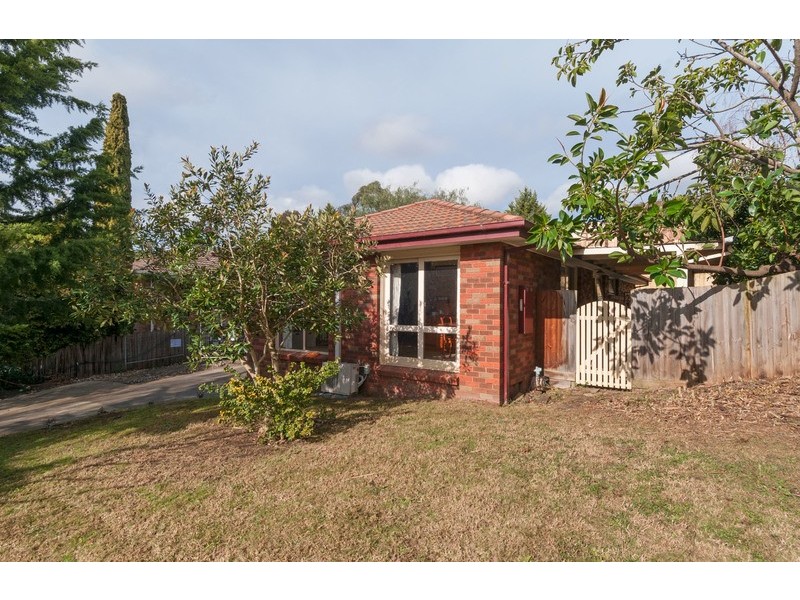 4 Churchill Drive, Mooroolbark VIC 3138