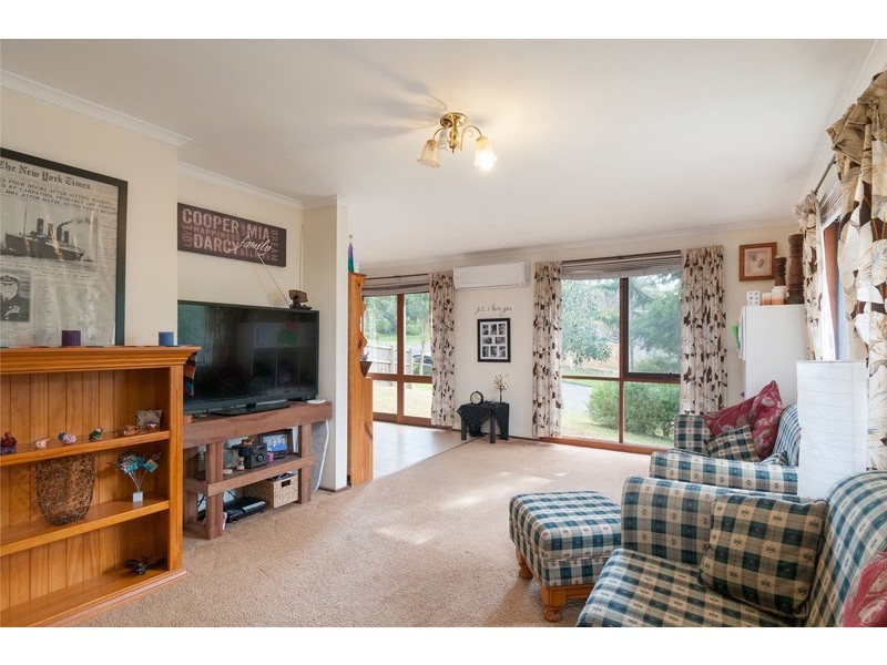 4 Churchill Drive, Mooroolbark VIC 3138