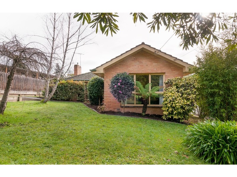 25 Railway Parade, Wandin North VIC 3139