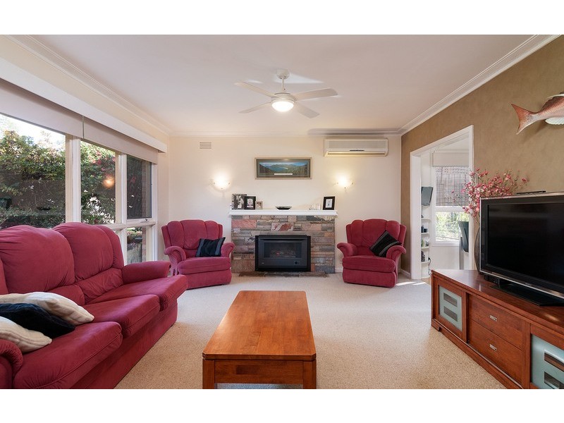 25 Railway Parade, Wandin North VIC 3139