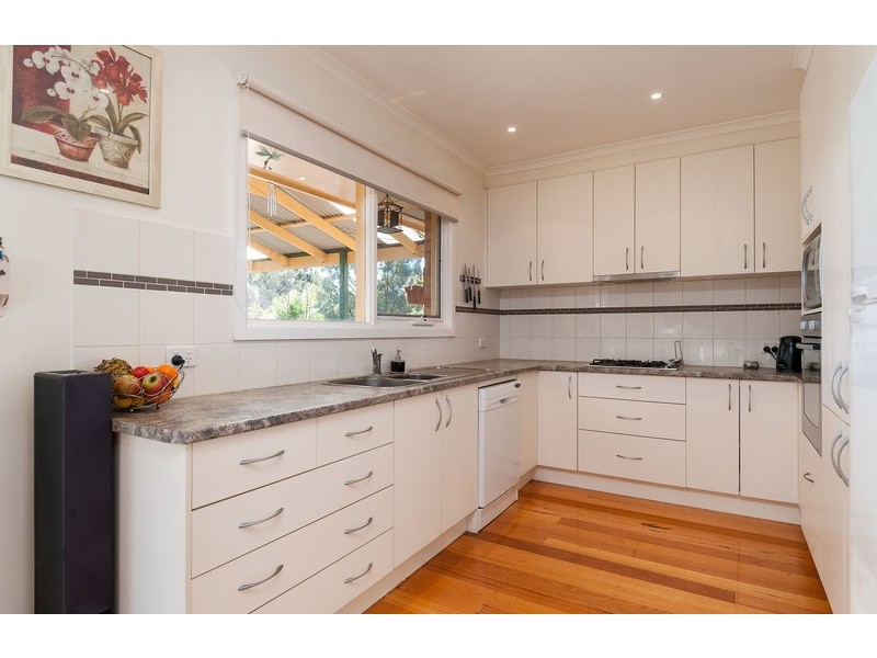 25 Railway Parade, Wandin North VIC 3139