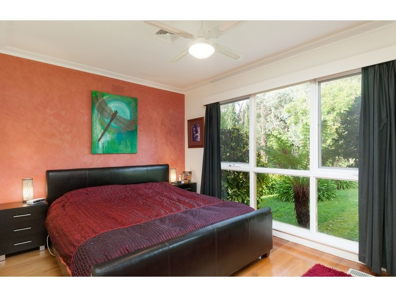 25 Railway Parade, Wandin North VIC 3139