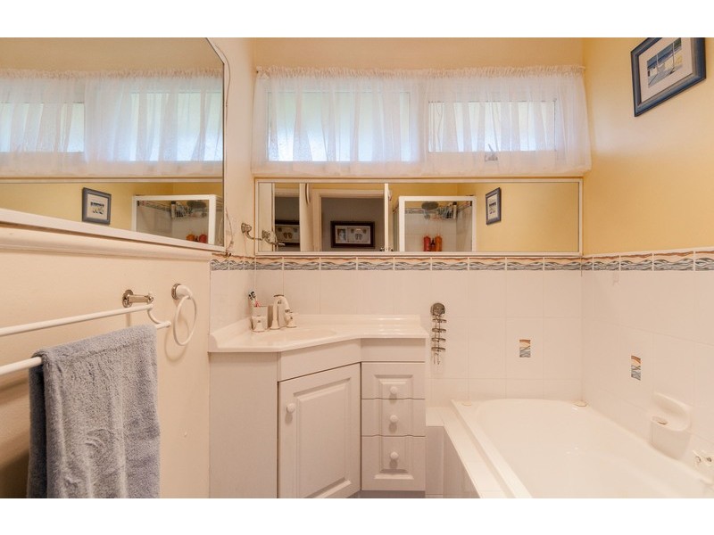 25 Railway Parade, Wandin North VIC 3139