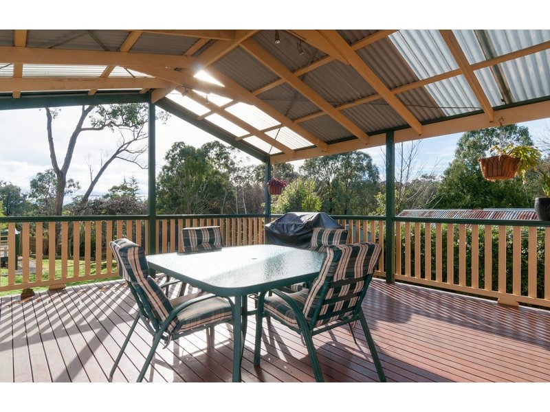 25 Railway Parade, Wandin North VIC 3139