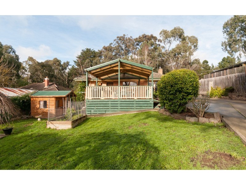 25 Railway Parade, Wandin North VIC 3139