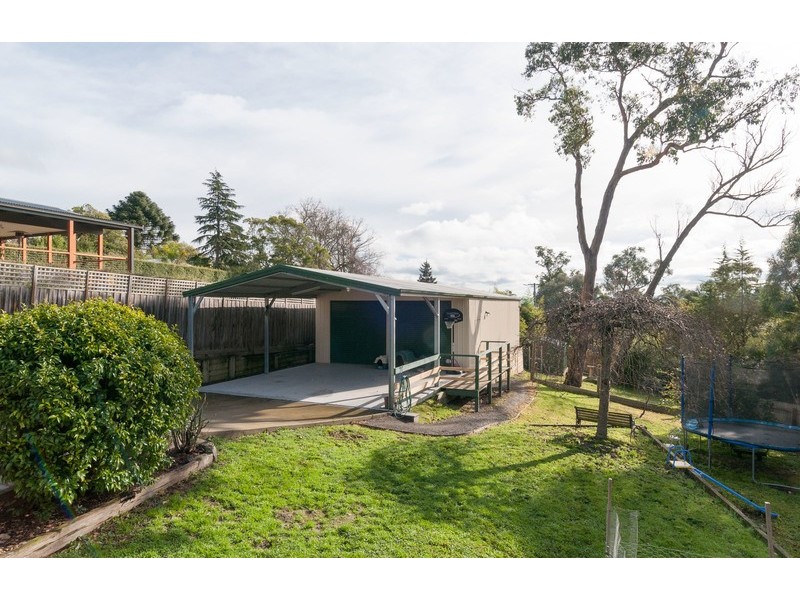 25 Railway Parade, Wandin North VIC 3139