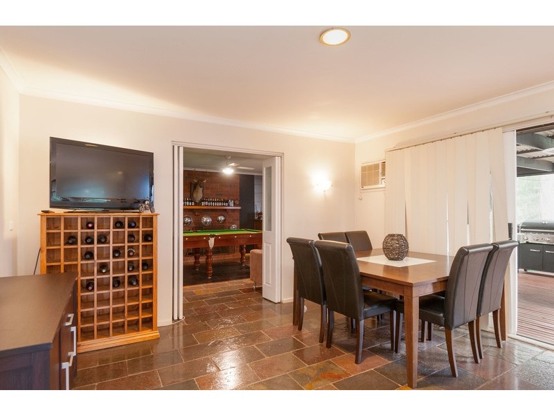 9 Deepdale Grove, Mooroolbark VIC 3138
