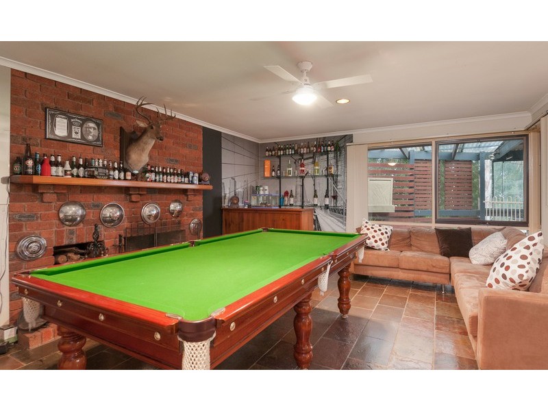 9 Deepdale Grove, Mooroolbark VIC 3138