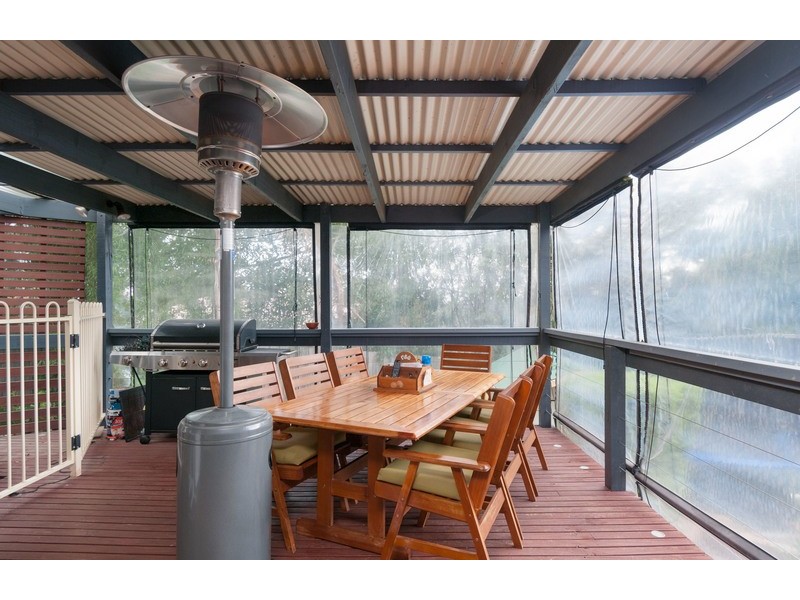 9 Deepdale Grove, Mooroolbark VIC 3138