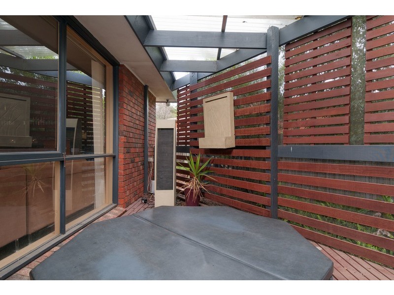 9 Deepdale Grove, Mooroolbark VIC 3138