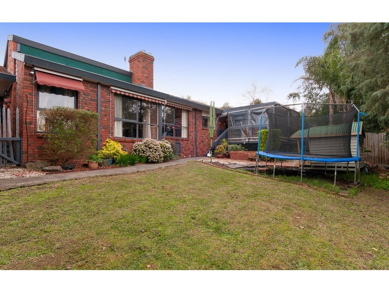 9 Deepdale Grove, Mooroolbark VIC 3138