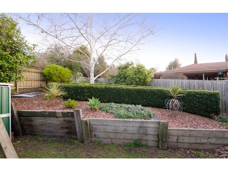 9 Deepdale Grove, Mooroolbark VIC 3138