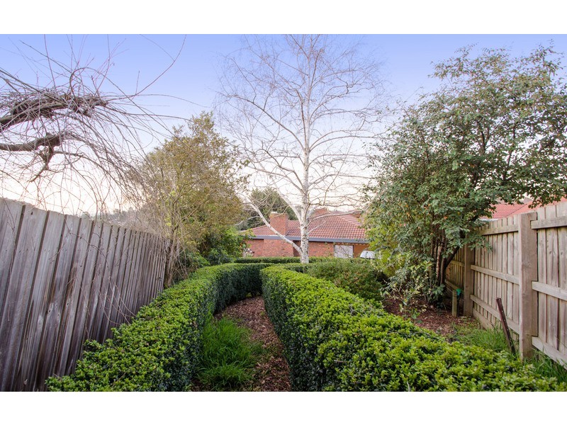 9 Deepdale Grove, Mooroolbark VIC 3138