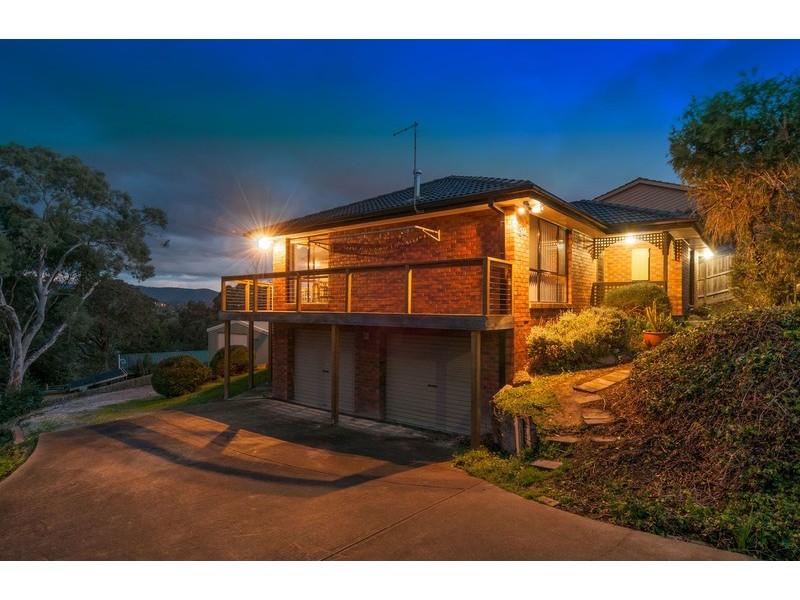 30 Selina Avenue, Mooroolbark VIC 3138