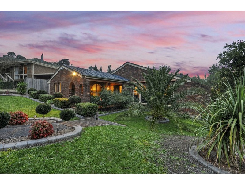 28 Savanna Drive, Mooroolbark VIC 3138