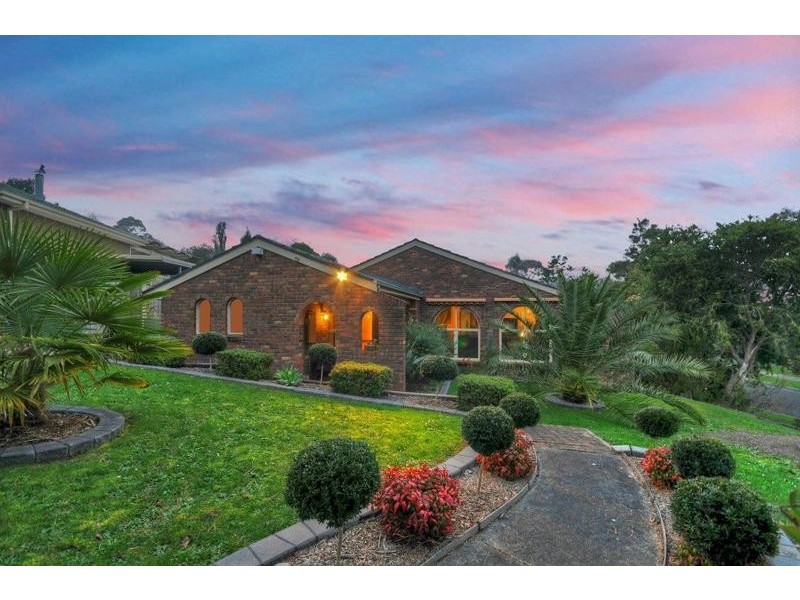28 Savanna Drive, Mooroolbark VIC 3138