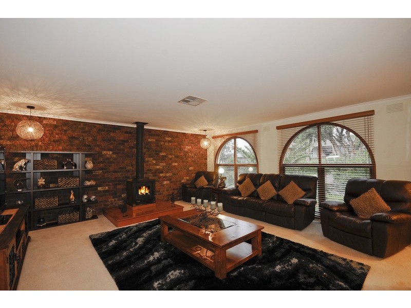 28 Savanna Drive, Mooroolbark VIC 3138