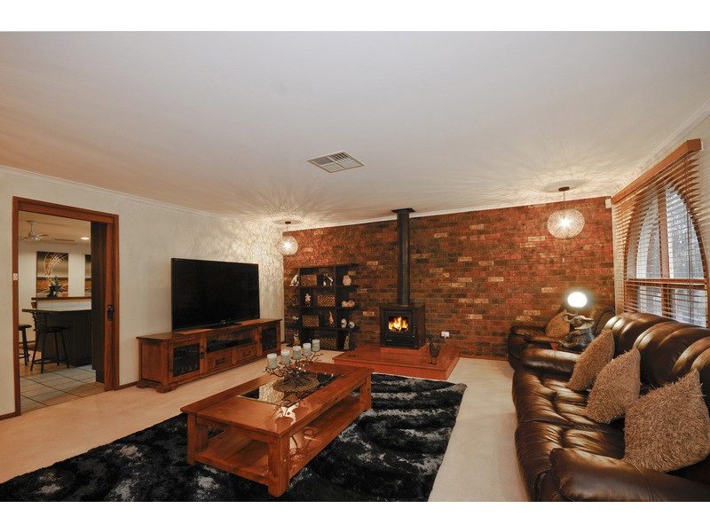 28 Savanna Drive, Mooroolbark VIC 3138
