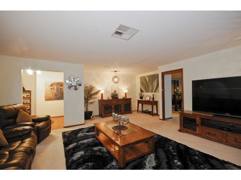 28 Savanna Drive, Mooroolbark VIC 3138