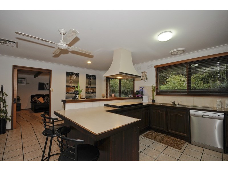 28 Savanna Drive, Mooroolbark VIC 3138