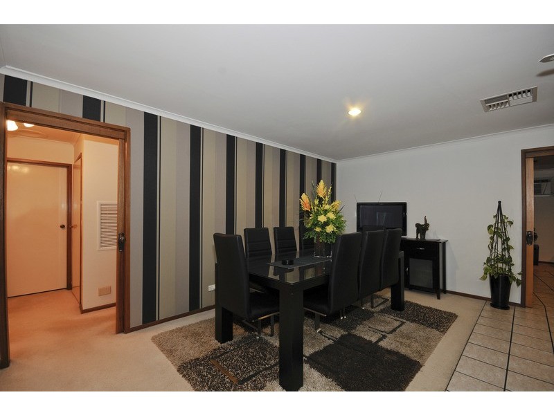 28 Savanna Drive, Mooroolbark VIC 3138