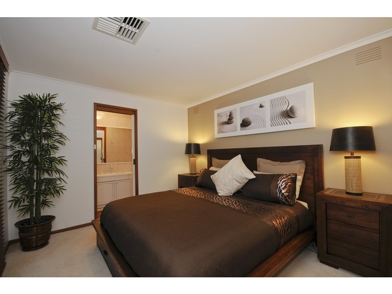 28 Savanna Drive, Mooroolbark VIC 3138