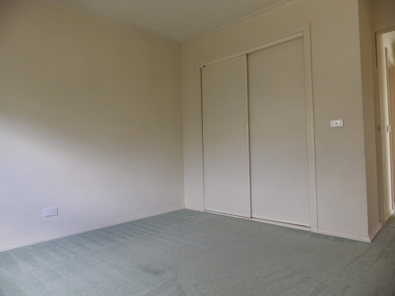 2/10 Dennis Street, Croydon VIC 3136