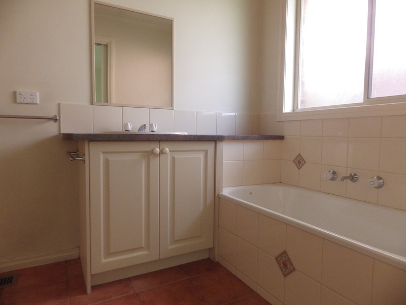 2/10 Dennis Street, Croydon VIC 3136