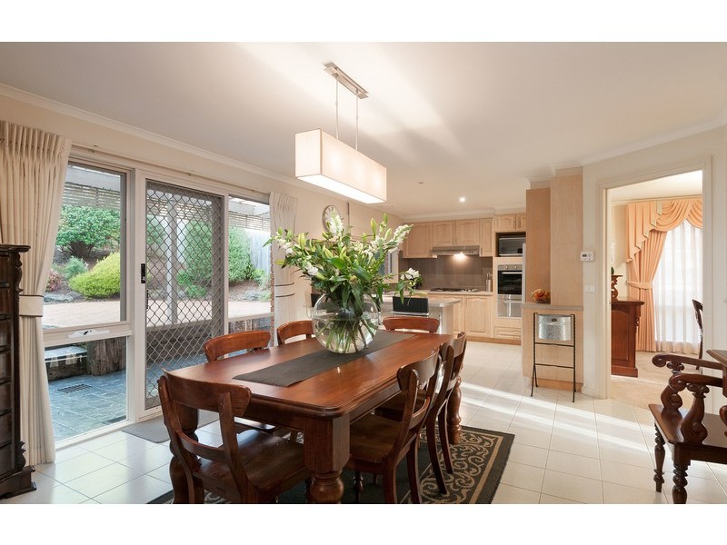 6 Gill Place, Mooroolbark VIC 3138