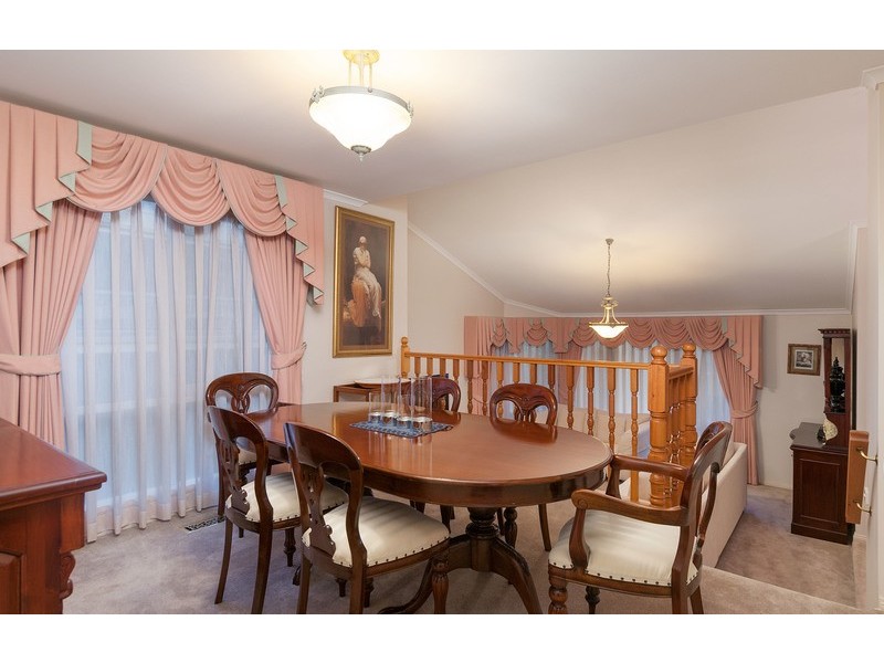 6 Gill Place, Mooroolbark VIC 3138