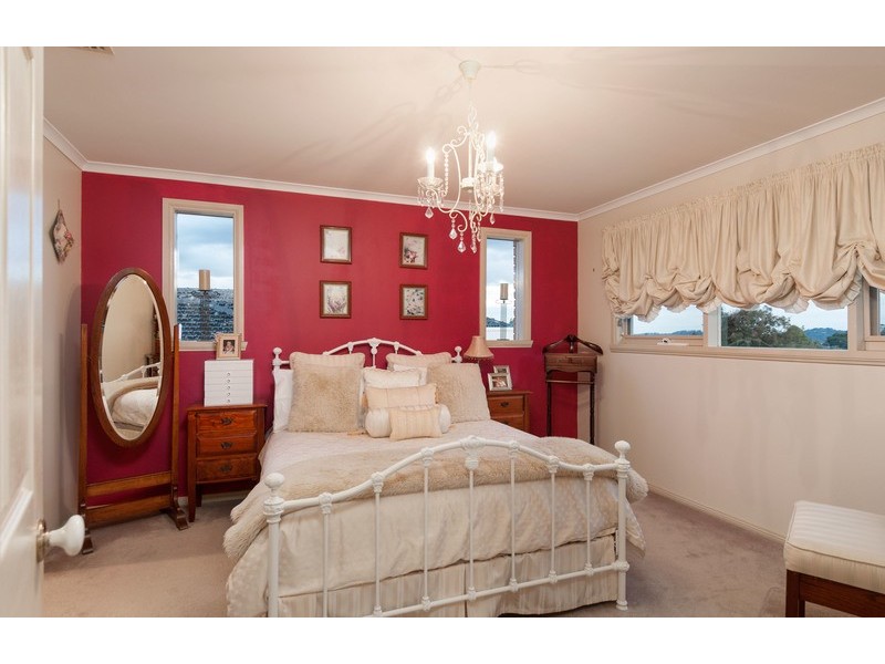 6 Gill Place, Mooroolbark VIC 3138