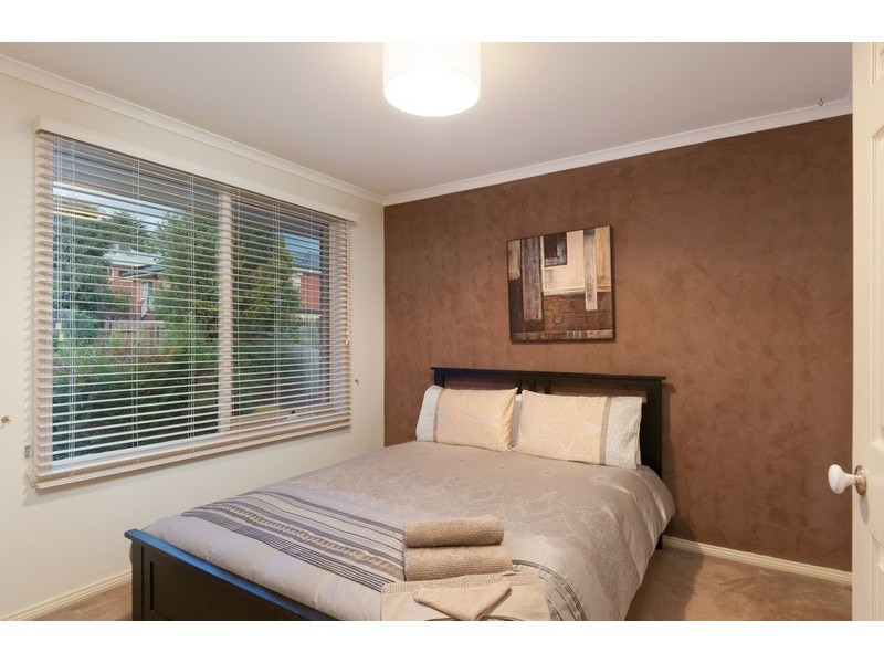 6 Gill Place, Mooroolbark VIC 3138