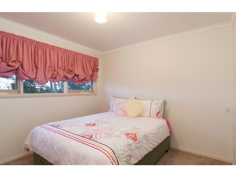 6 Gill Place, Mooroolbark VIC 3138