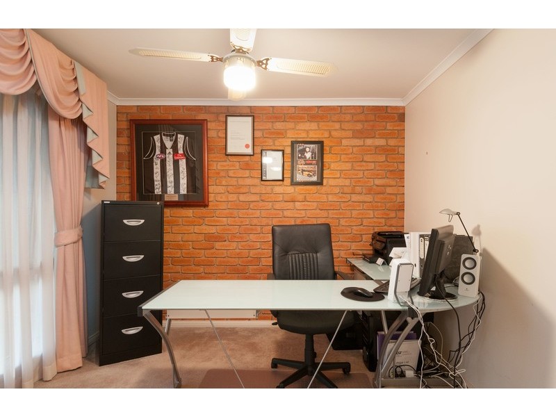 6 Gill Place, Mooroolbark VIC 3138
