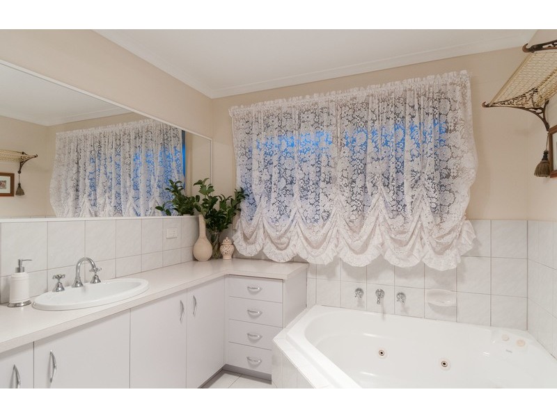6 Gill Place, Mooroolbark VIC 3138