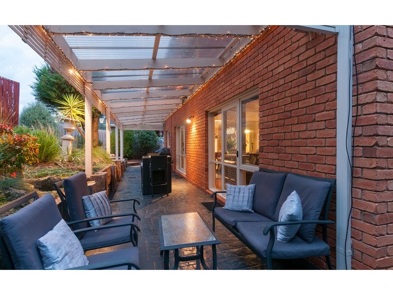 6 Gill Place, Mooroolbark VIC 3138