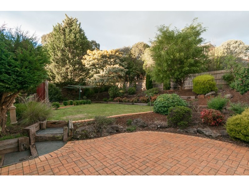 6 Gill Place, Mooroolbark VIC 3138