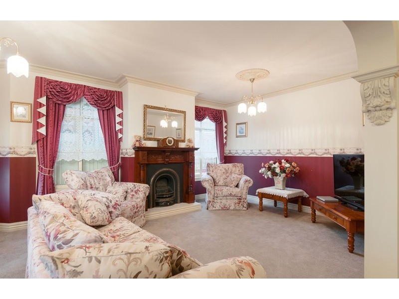 16 Valley Park Drive, Mooroolbark VIC 3138