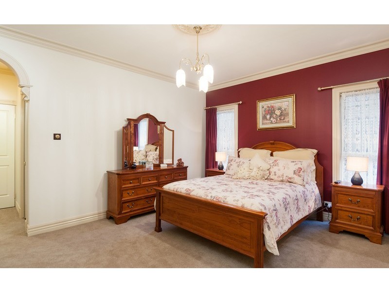 16 Valley Park Drive, Mooroolbark VIC 3138