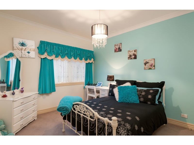 16 Valley Park Drive, Mooroolbark VIC 3138