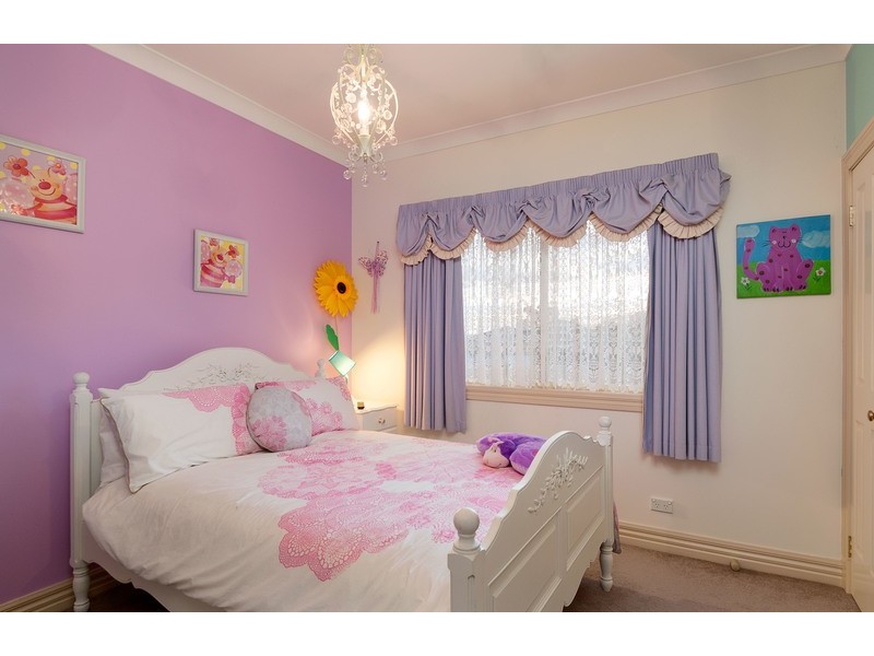 16 Valley Park Drive, Mooroolbark VIC 3138