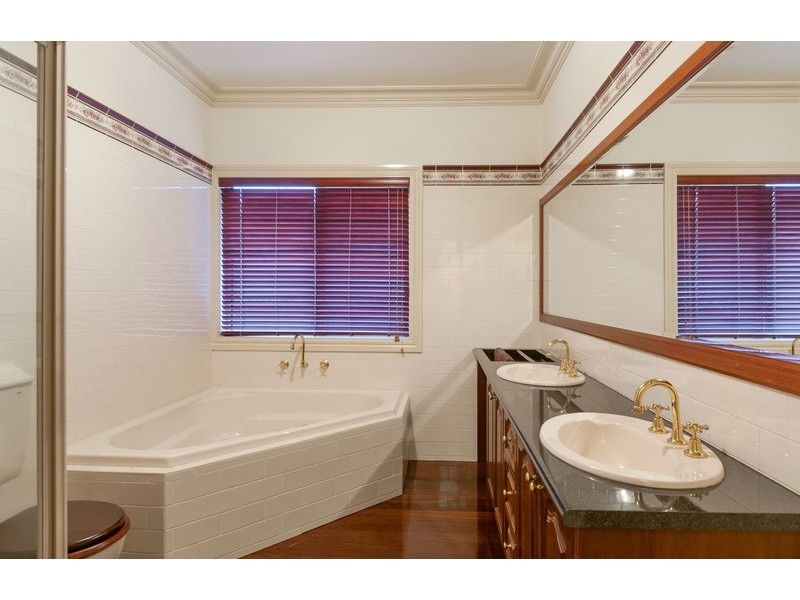 16 Valley Park Drive, Mooroolbark VIC 3138