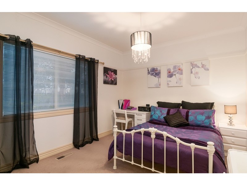 16 Valley Park Drive, Mooroolbark VIC 3138