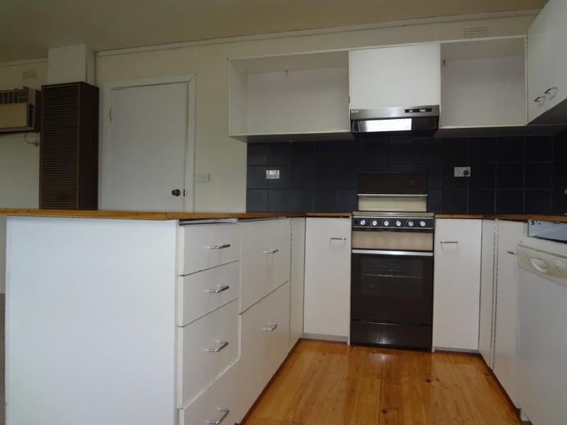 Rear/8 Carawa Street, Mooroolbark VIC 3138