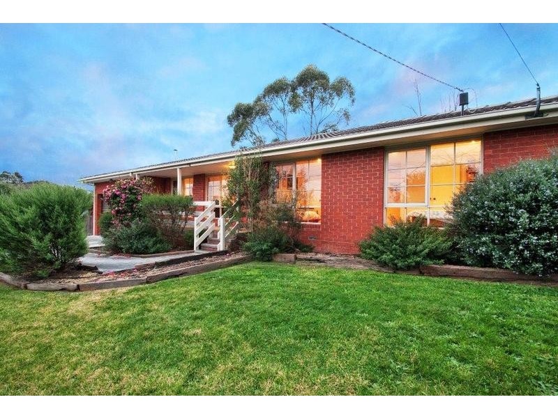41 Barker Drive, Mooroolbark VIC 3138